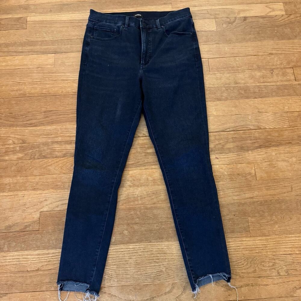 Express dark wash high-rise skinny jeans pants size 10
b62